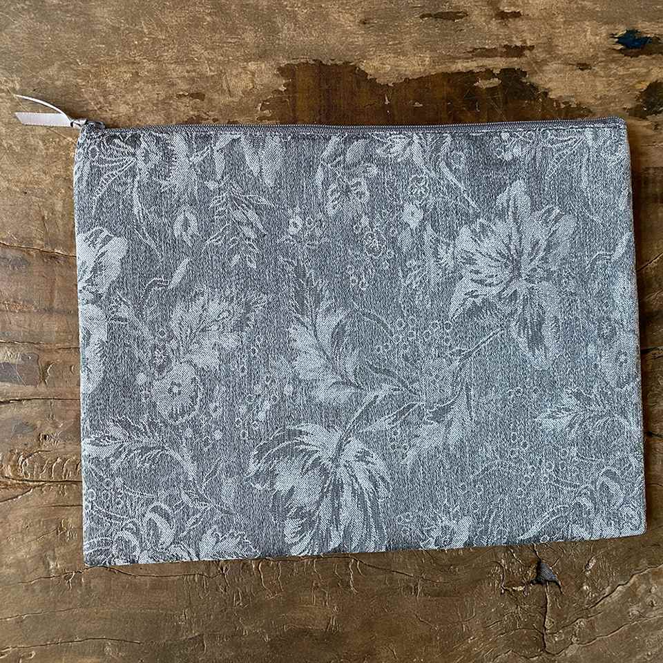 フラットポーチ ジャガード スモーキーブルー 花柄 化粧ポーチ 布製 ファッション雑貨 画像4