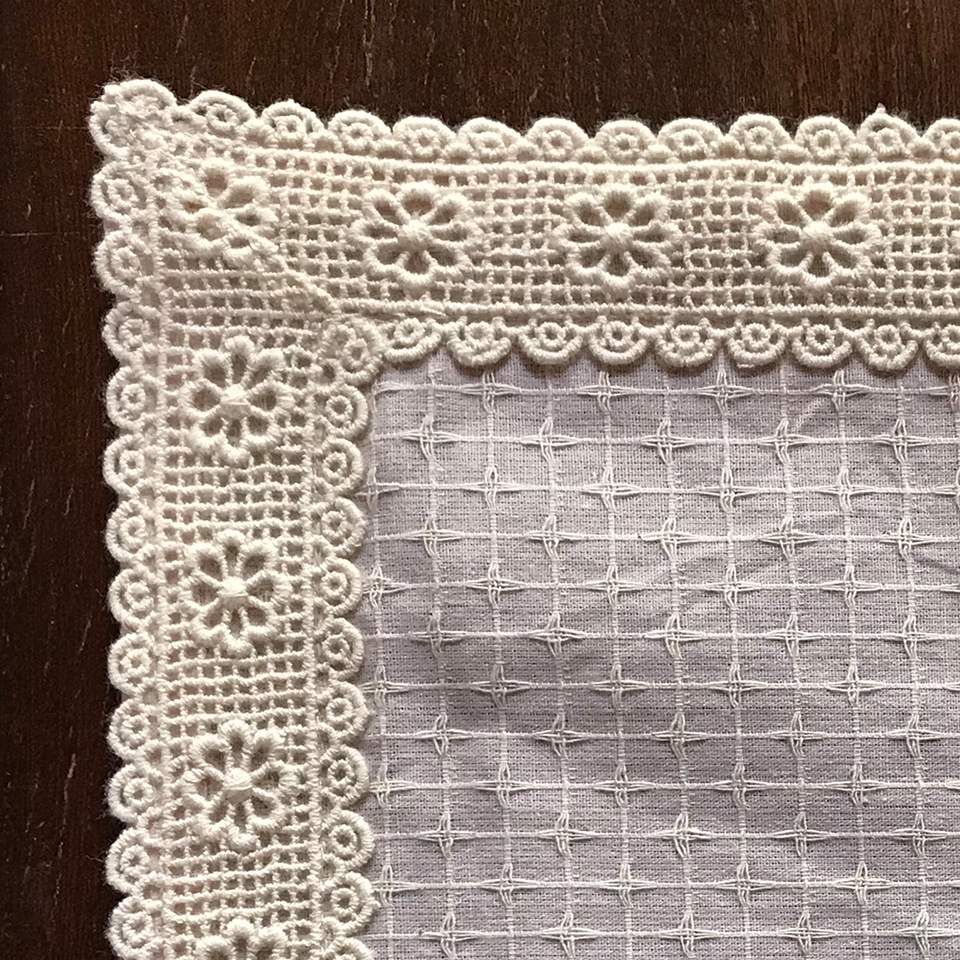 ドイリー 正方形 花瓶敷 ピンク ファブリック レース 刺繍 インテリア雑貨 画像2