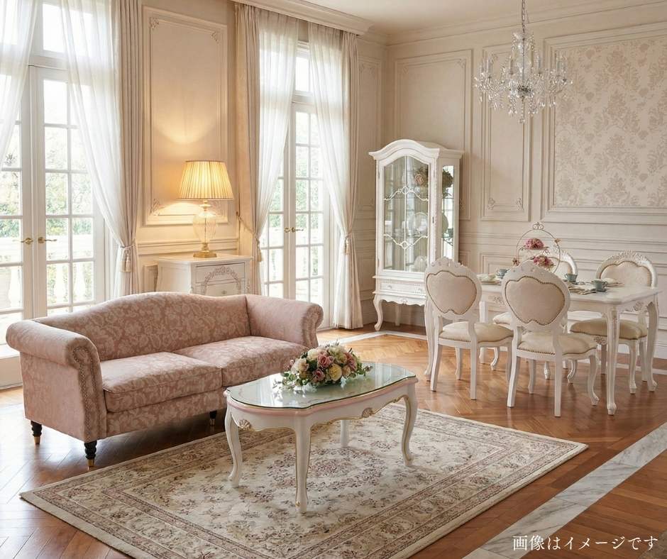 冬の光を纏う、ホワイトアンティークの空間イメージ画像1