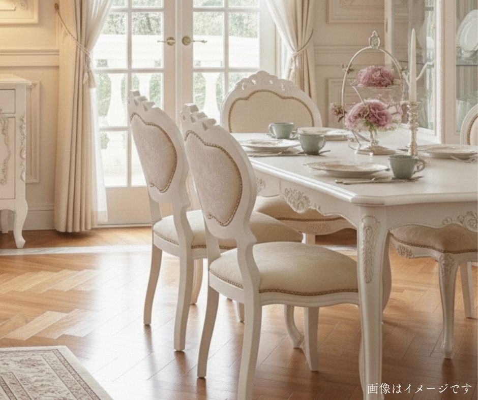 冬の光を纏う、ホワイトアンティークの空間イメージ画像3